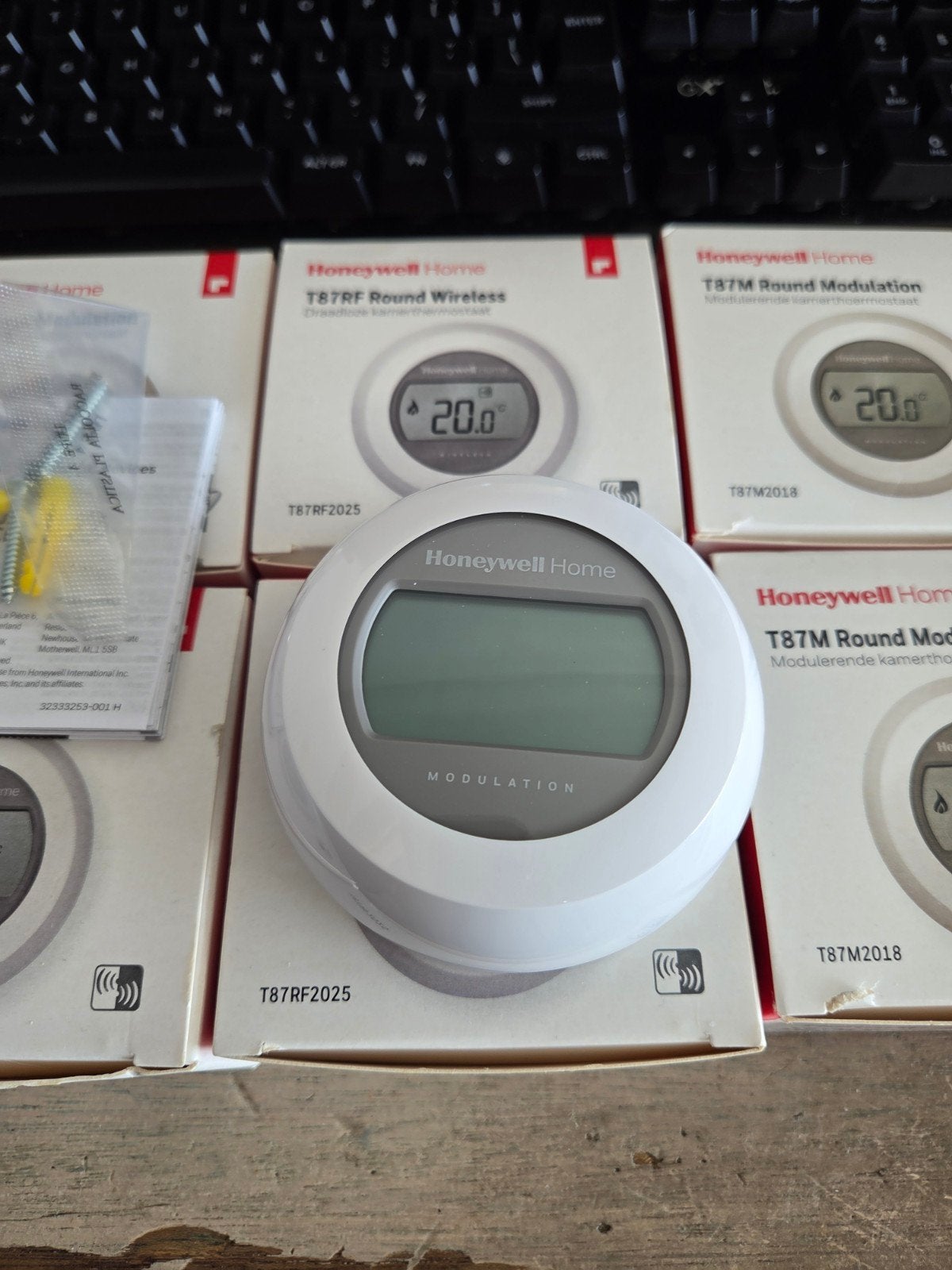 Honeywell Home T87M Round Modulatie Kamerthermostaat, Ophalen of Verzenden, Slimme thermostaat, Nieuw