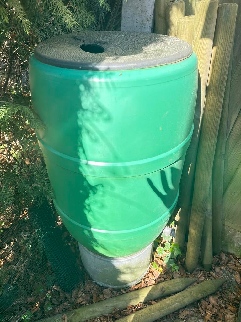 Gratis af te halen: Groene regenton met kraantje, Ophalen, Kunststof, Gebruikt, Met kraantje