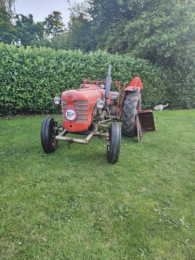 Zetor 3011 nieuwe voorbanden & met nieuwe spatborden., Zakelijke goederen, Agrarisch | Tractoren, Oldtimer, Tot 80 Pk, 7500 tot 10000