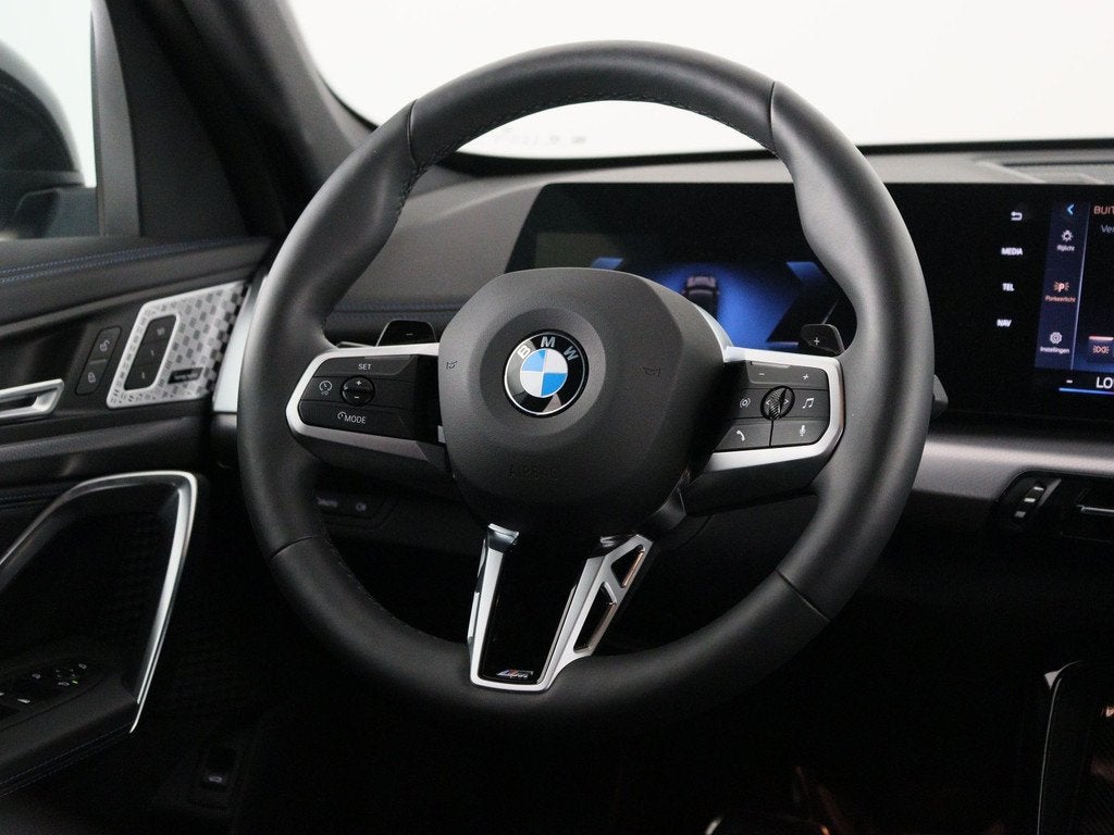 BMW X1 sDrive20i (bj 2025, automaat), 1525 kg, 156 pk, Met garantie (alle), Zwart