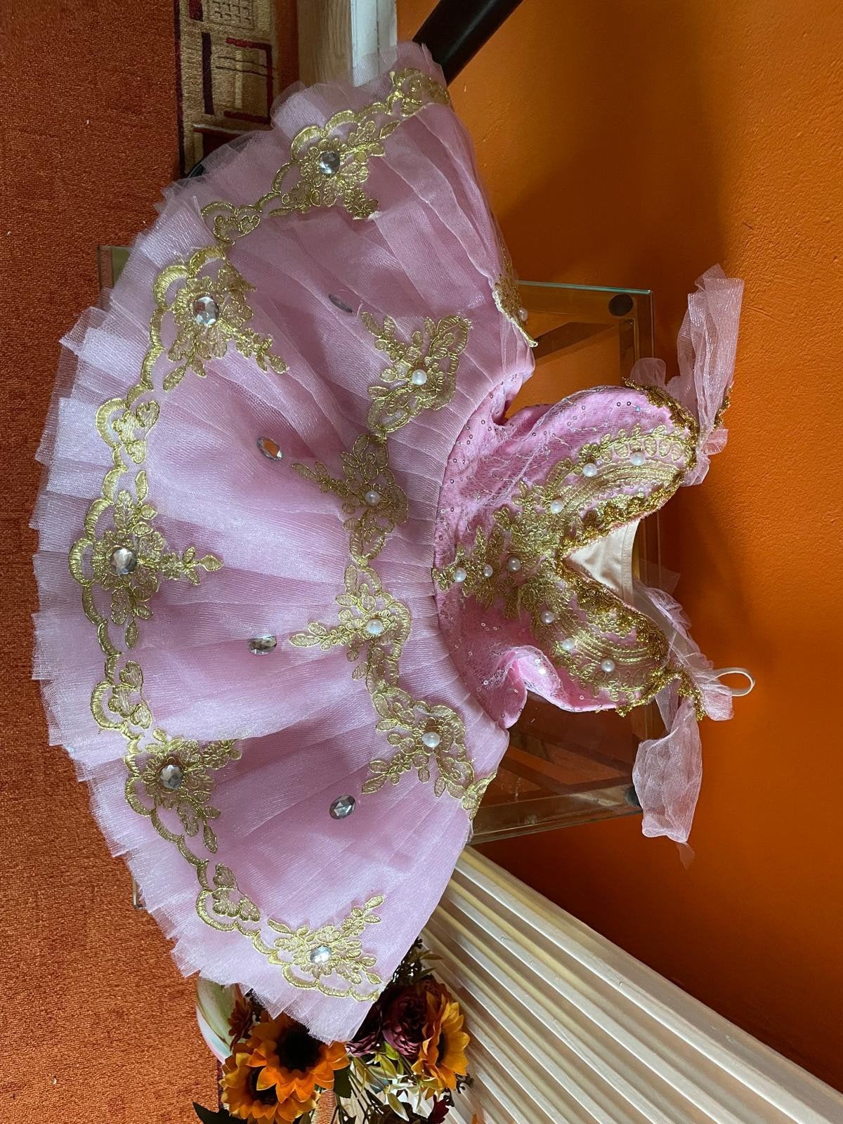 Roze ballet tutu met gouden details en steentjes 4/5 jaar, Ophalen of Verzenden