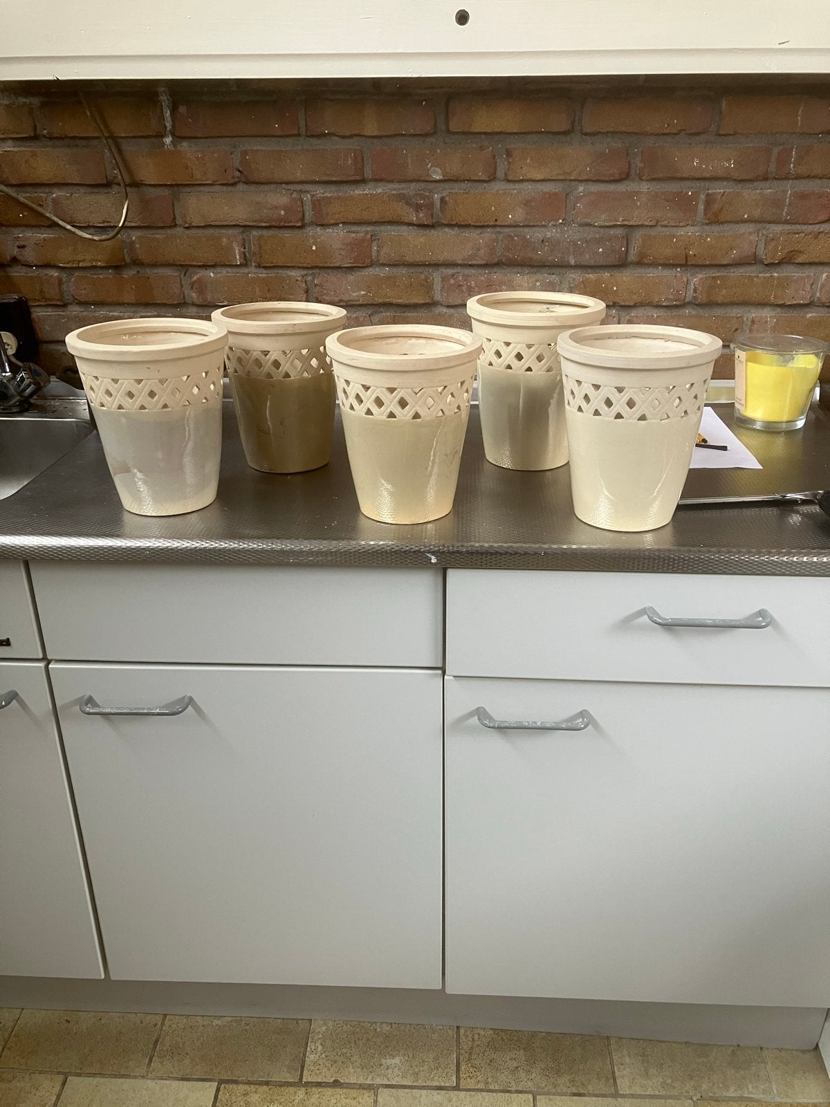 Set van 5 crèmekleurige bloempotten met rasterpatroon, Tuin en Terras, Ophalen, Rond, Binnen, Zo goed als nieuw