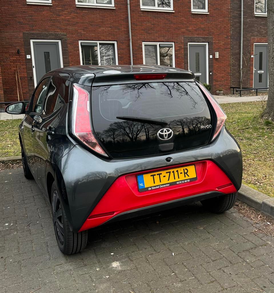 Toyota Aygo 1.0 12V Vvt-i Ddrs 2014 Grijs, Auto's, Voorwielaandrijving, Zwart, 4 stoelen, 24 km/l