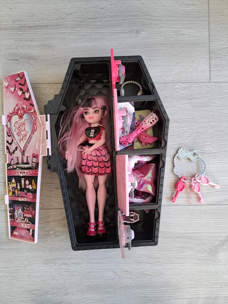 Monster high set doodskist en auto zgan, Ophalen of Verzenden, Zo goed als nieuw, Overige typen