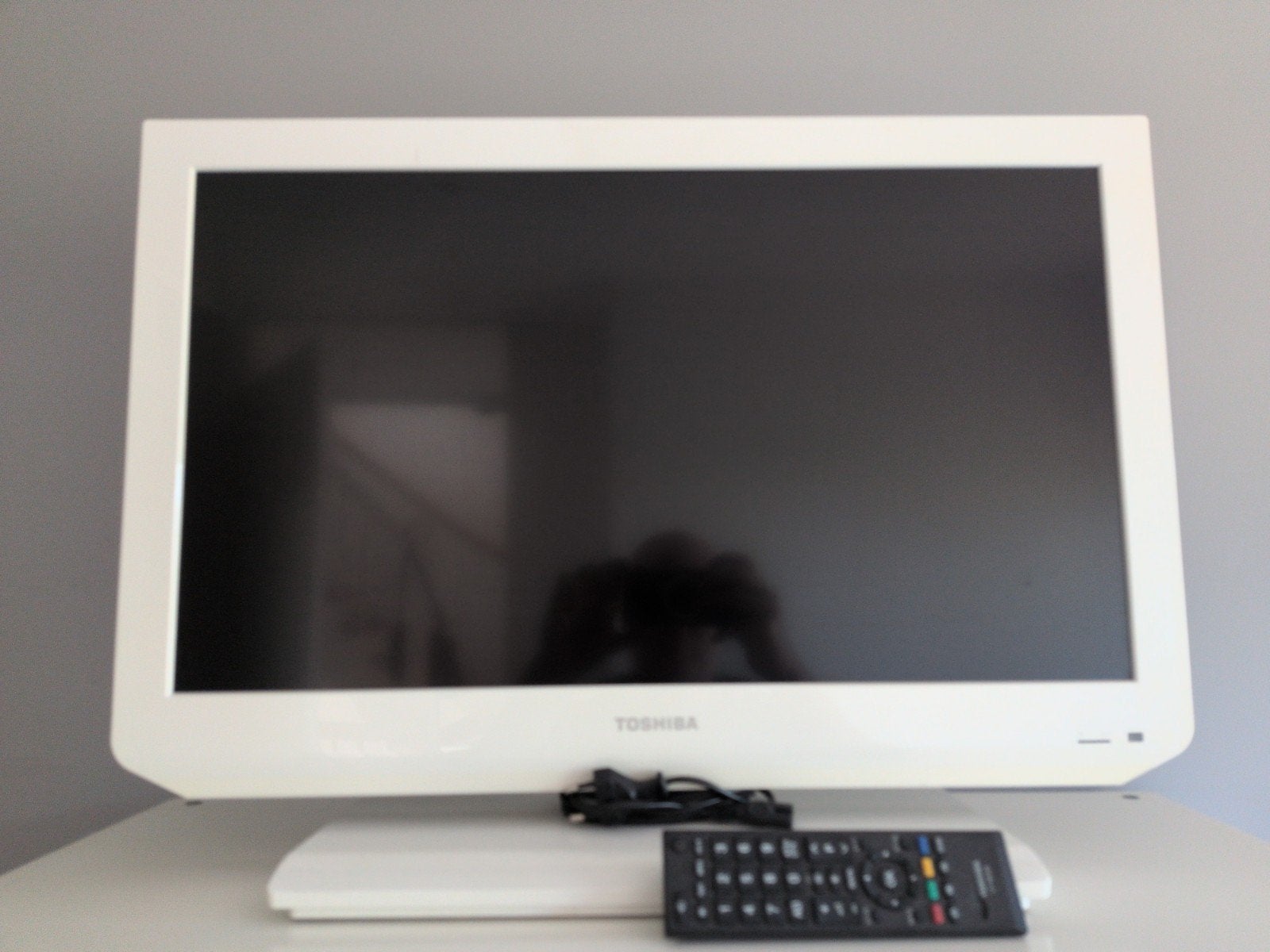 Toshiba LCD Kleuren TV - Wit - Goede Staat, Ophalen, 50 Hz, 60 tot 80 cm, Gebruikt