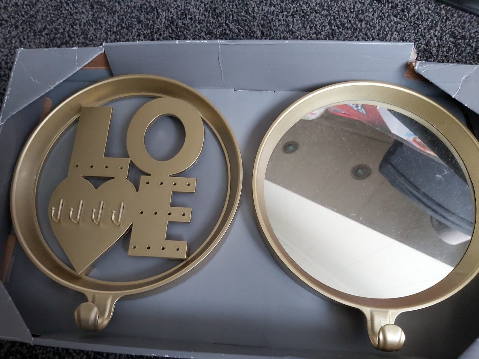 Nieuwe gouden spiegel en sleutelrekje 'LOVE', Huis en Inrichting, Woonaccessoires | Spiegels, Ophalen, Minder dan 50 cm, Rond