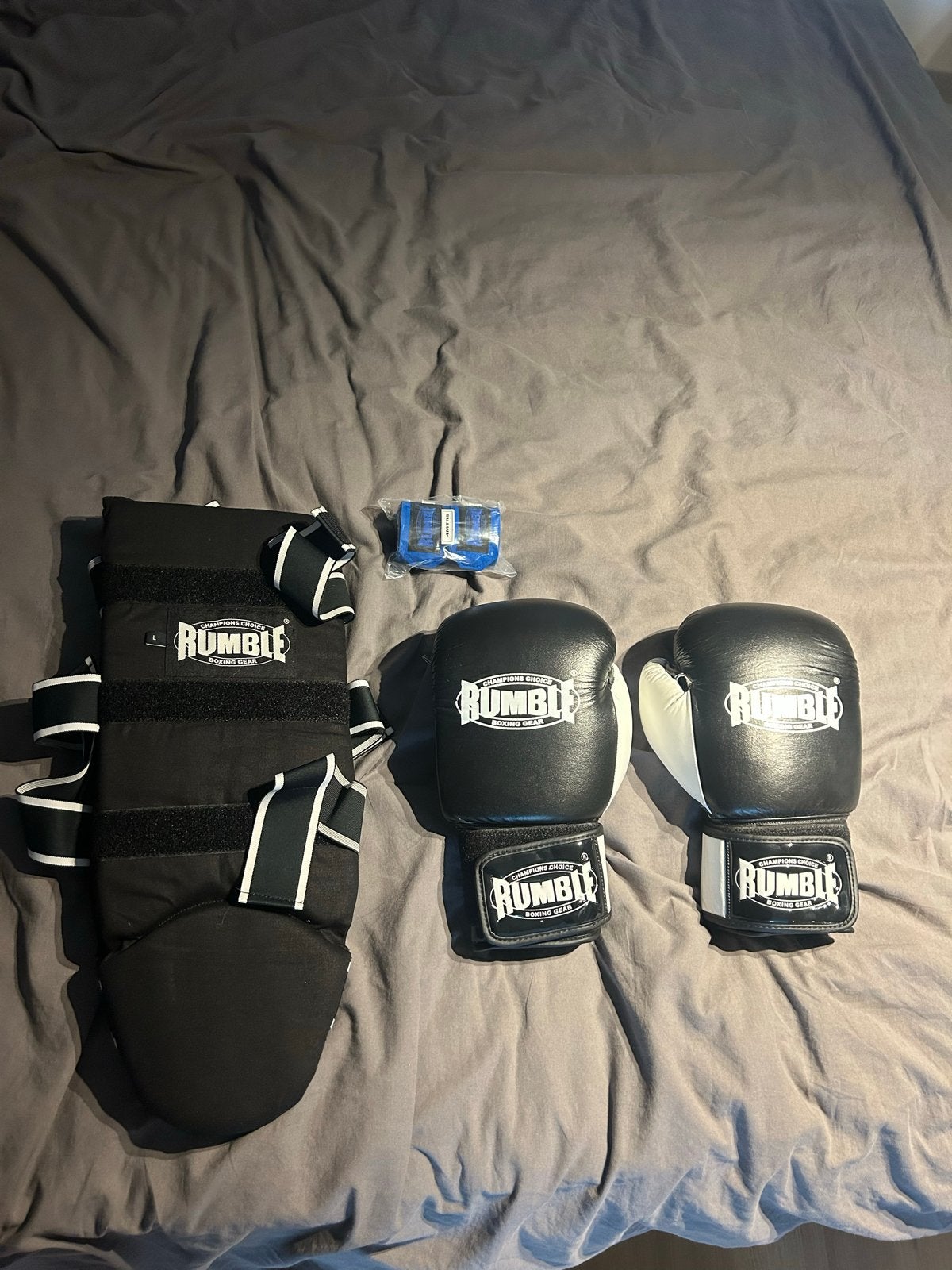 Rumble kickboks gear: scheenbeschermers, bokshandschoenen, b, Sport en Fitness, Overige, Vechtsportbescherming, Maat L, Ophalen of Verzenden