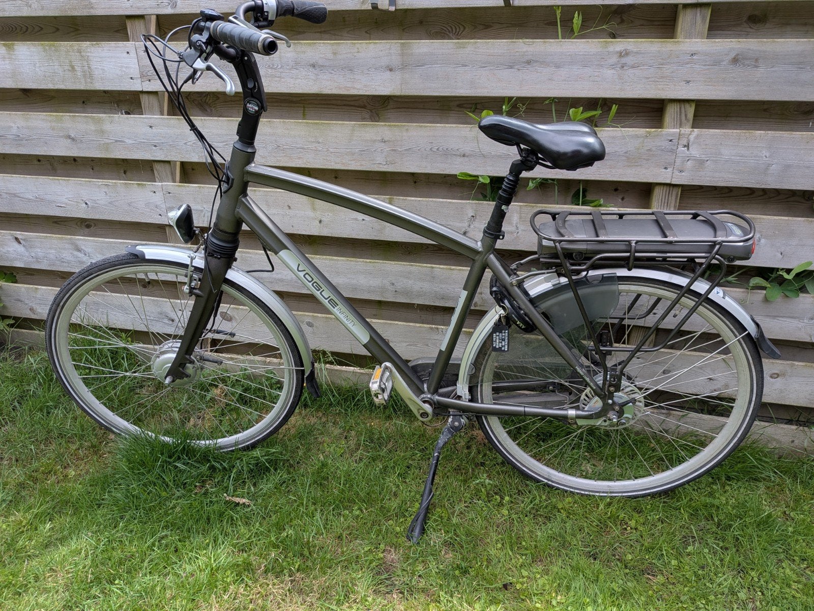 Vogue E-bike met 8 versnellingen en voorwielmotor, Fietsen en Brommers, Elektrische fietsen, Gebruikt, 51 tot 55 cm, 30 tot 50 km per accu