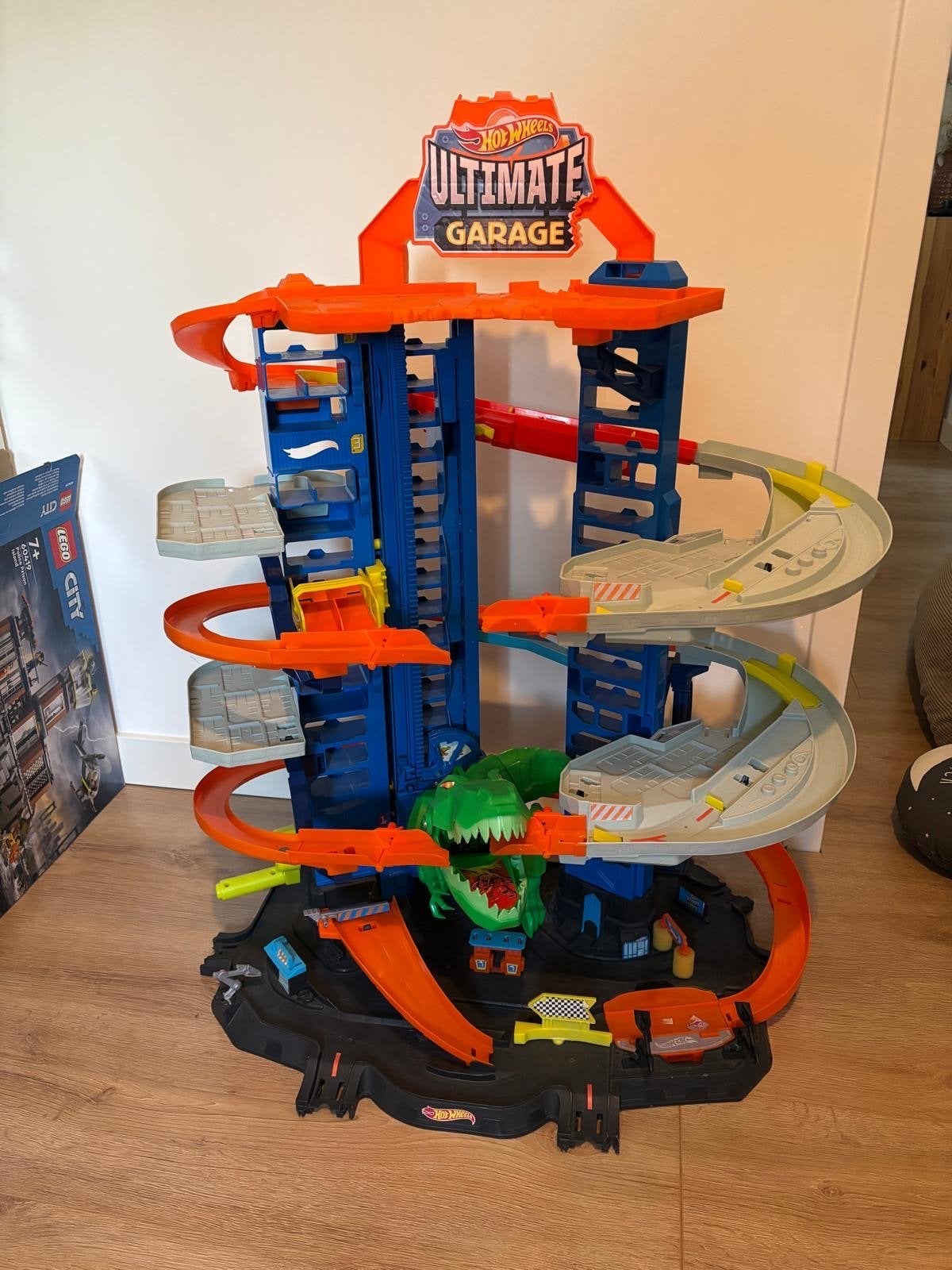 Hot Wheels Ultimate Garage met Dino en veel extra's, Ophalen, Hot Wheels, Racebaan, Gebruikt