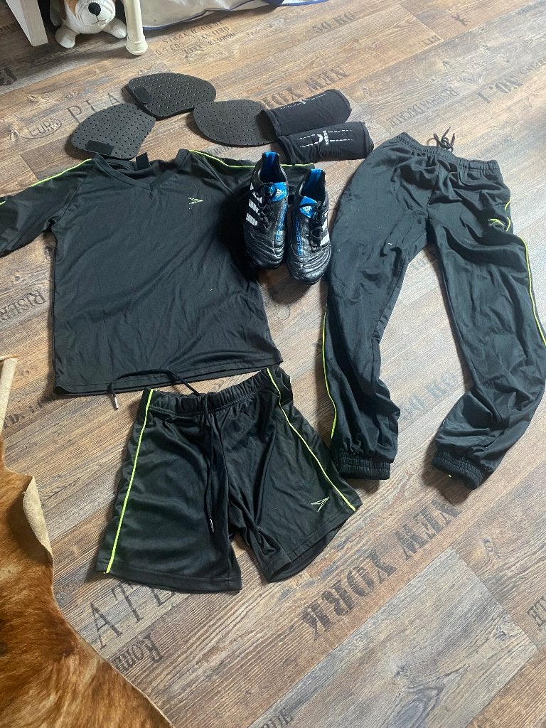 Kinder voetbalset zgan 152 en schoenen maat 7 Adidas, Sport en Fitness, Maat XS of kleiner, Overige typen, Ophalen of Verzenden