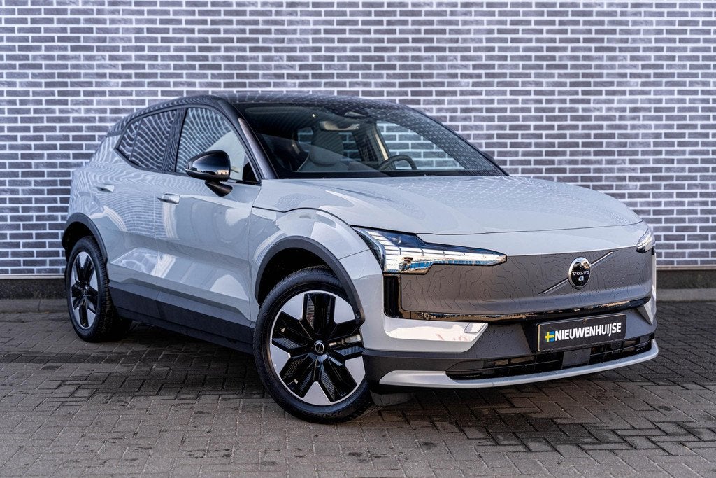 Volvo EX30 Cross Country Twin Motor Performance Ultra 69 kWh, Auto's, Volvo, 12 maanden, Gebruikt, Zwart, 680 min