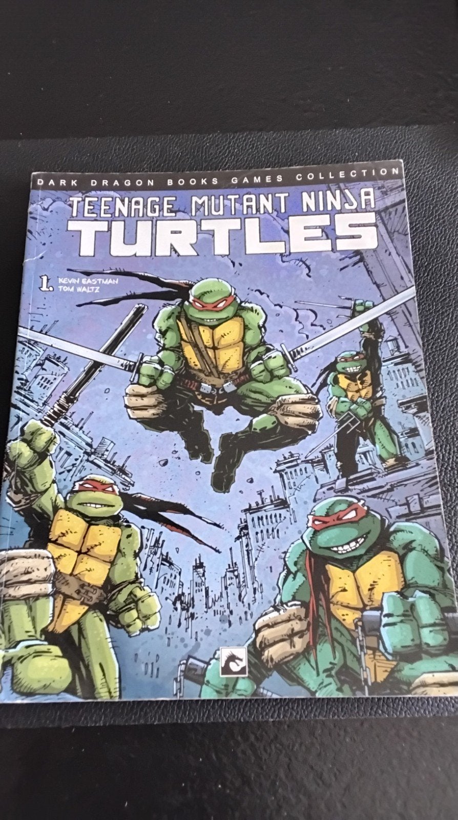 Teenage Mutant Ninja Turtles Stripboek - Deel 1, Boeken, Stripboeken, Eén stripboek, Ophalen of Verzenden, Zo goed als nieuw, Kevin Eastman, Tom Waltz