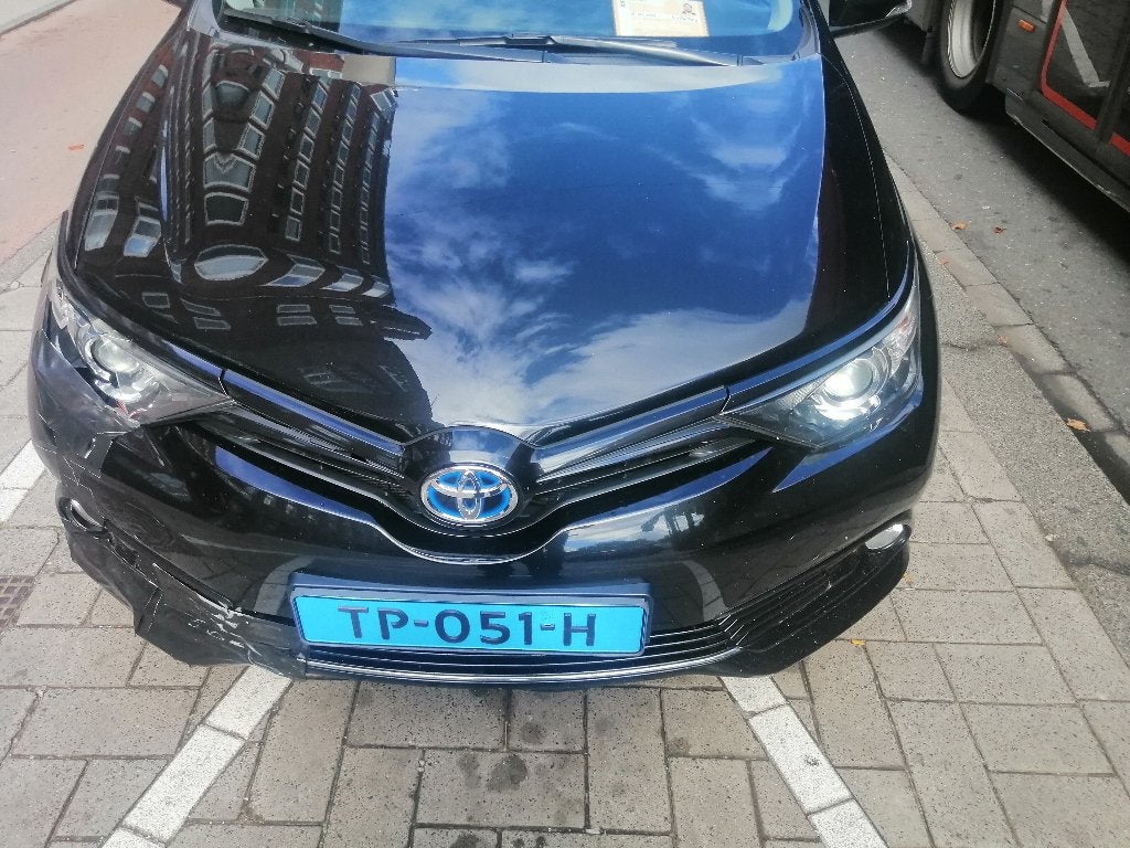 Toyota Auris 1.8 Hybrid 136pk CVT 2018 Zwart, Auto's, 28 km/l, Alcantara, Zwart, Dealer onderhouden
