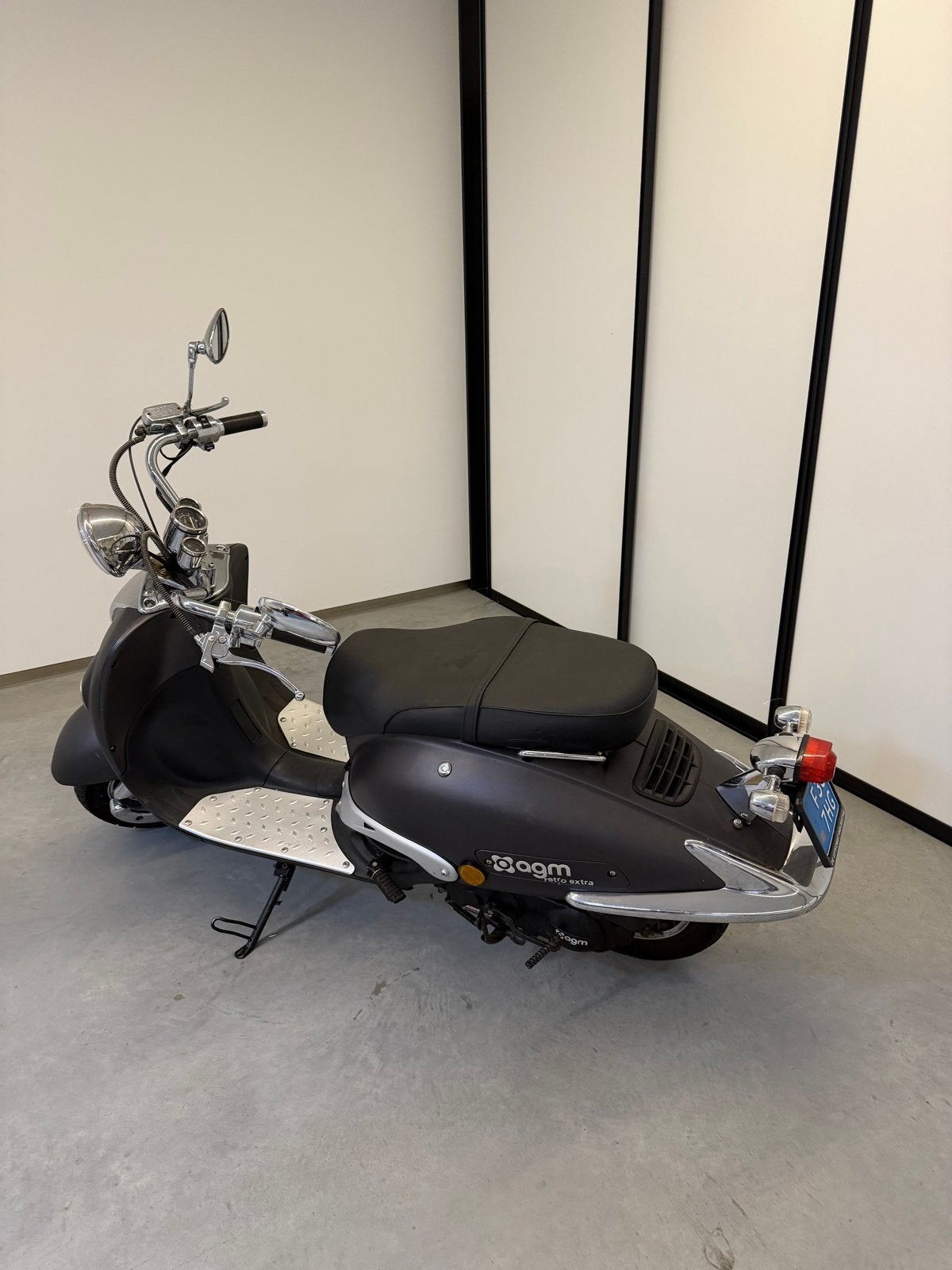 AGM Retro Extra Scooter - Grijs, Zo goed als nieuw, Fietsen en Brommers, Ophalen of Verzenden, Zo goed als nieuw, Benzine, Overige merken