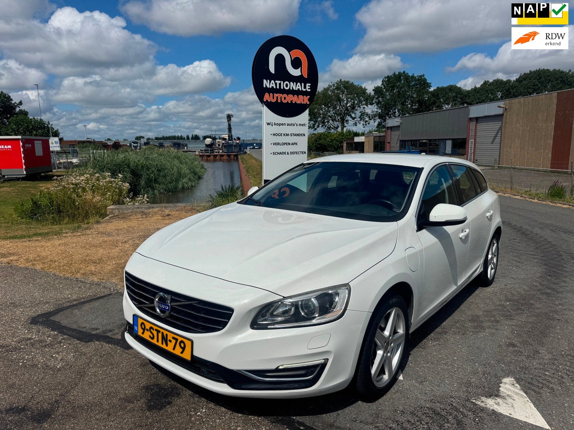 Volvo V60 | 2013 | 2.4 D6 AWD Plug-In Hybrid Summum | Automa, Auto's, Volvo, Automaat, Automatische klimaatregeling, Wit, Vierwielaandrijving