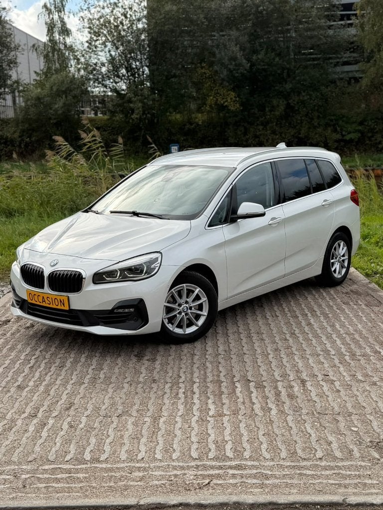 BMW 2-Serie Gran Tourer 218i 140pk 7p. Aut 2020 Wit, Zwart, 2-Serie Gran Tourer, 7 stoelen, Wit