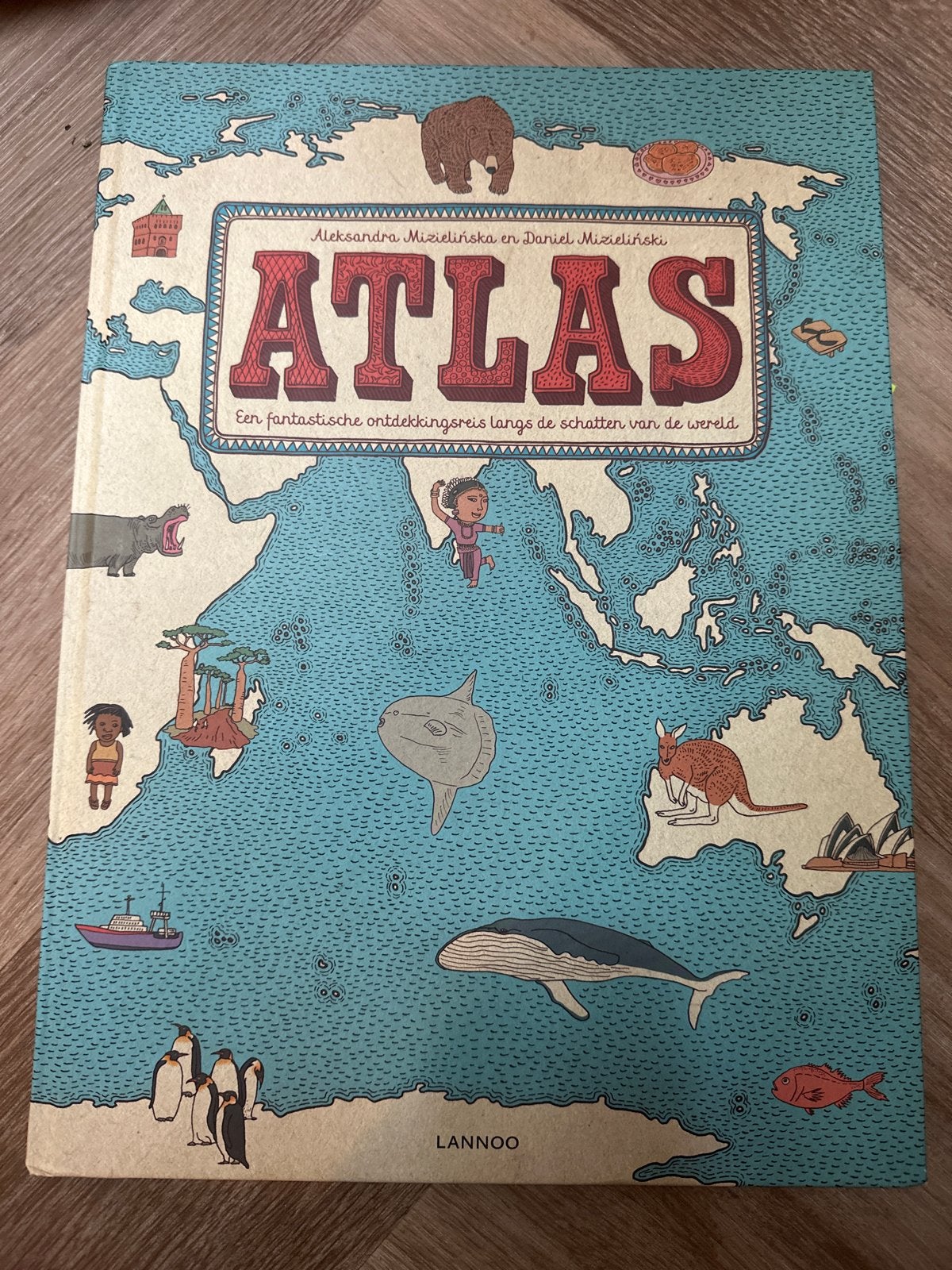 Grote Atlas van aleksandra en daniel mizalinska, Overige atlassen, 2000 tot heden, Ophalen of Verzenden, Zo goed als nieuw