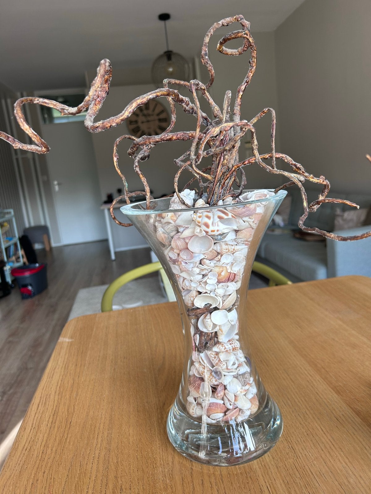 Glazen vaas met echte schelpen en decoratieve takken, Gebruikt, Transparant, Inclusief decoratie, Ophalen of Verzenden