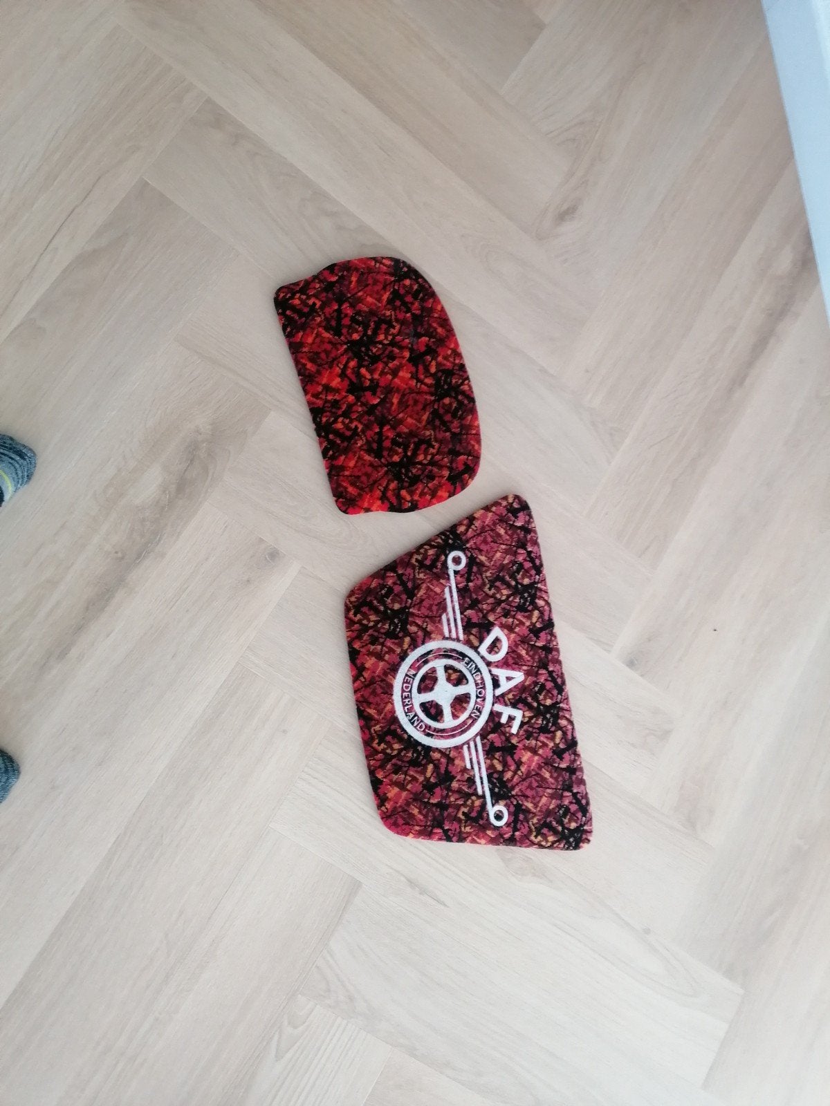 Daf XF dashbordplankjes deens rood pluche 105 106, Ophalen of Verzenden, Nieuw, DAF, Interieur en Bekleding
