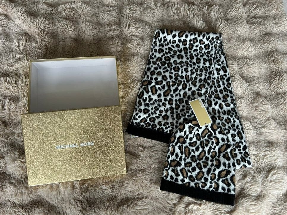 NIEUW Michael Kors set met muts en sjaal panterprint, Kleding | Dames, Mutsen, Sjaals en Handschoenen, Michael Kors, Ophalen of Verzenden