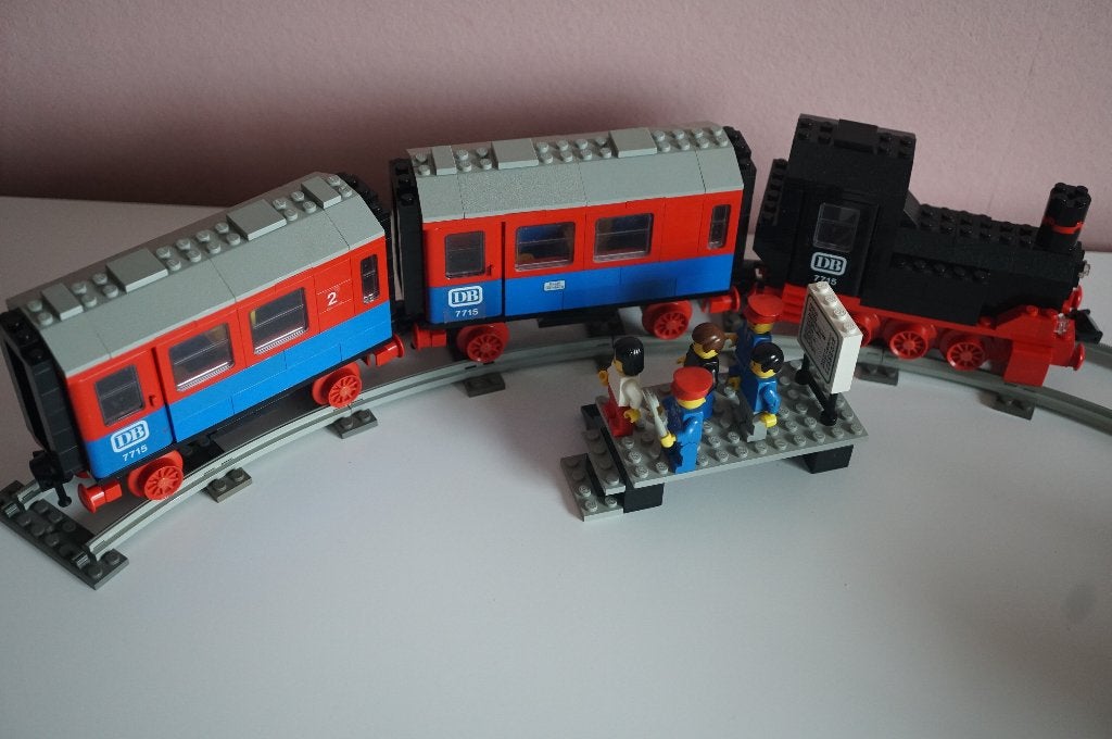 Vintage Lego hand trein 7715 met minifiguren en perron, Compleet, Gebruikt, Overige thema's, Lego