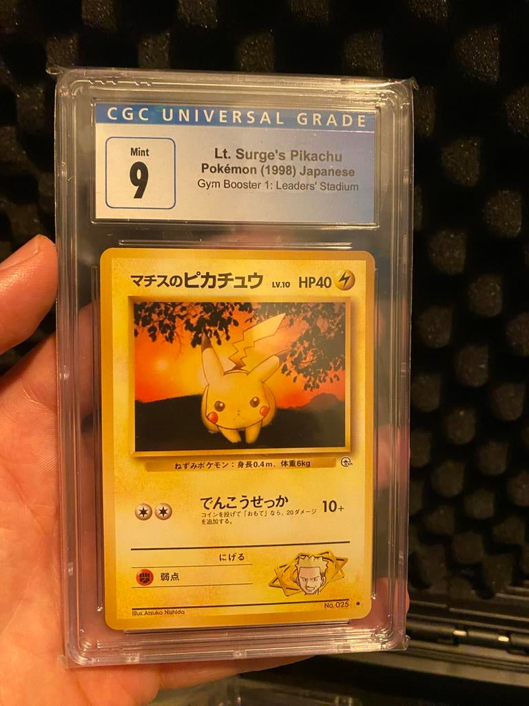 Lt. Surge's Pikachu Pokémon kaart (1998) CGC 9 Mint, Ophalen of Verzenden, Zo goed als nieuw, Losse kaart