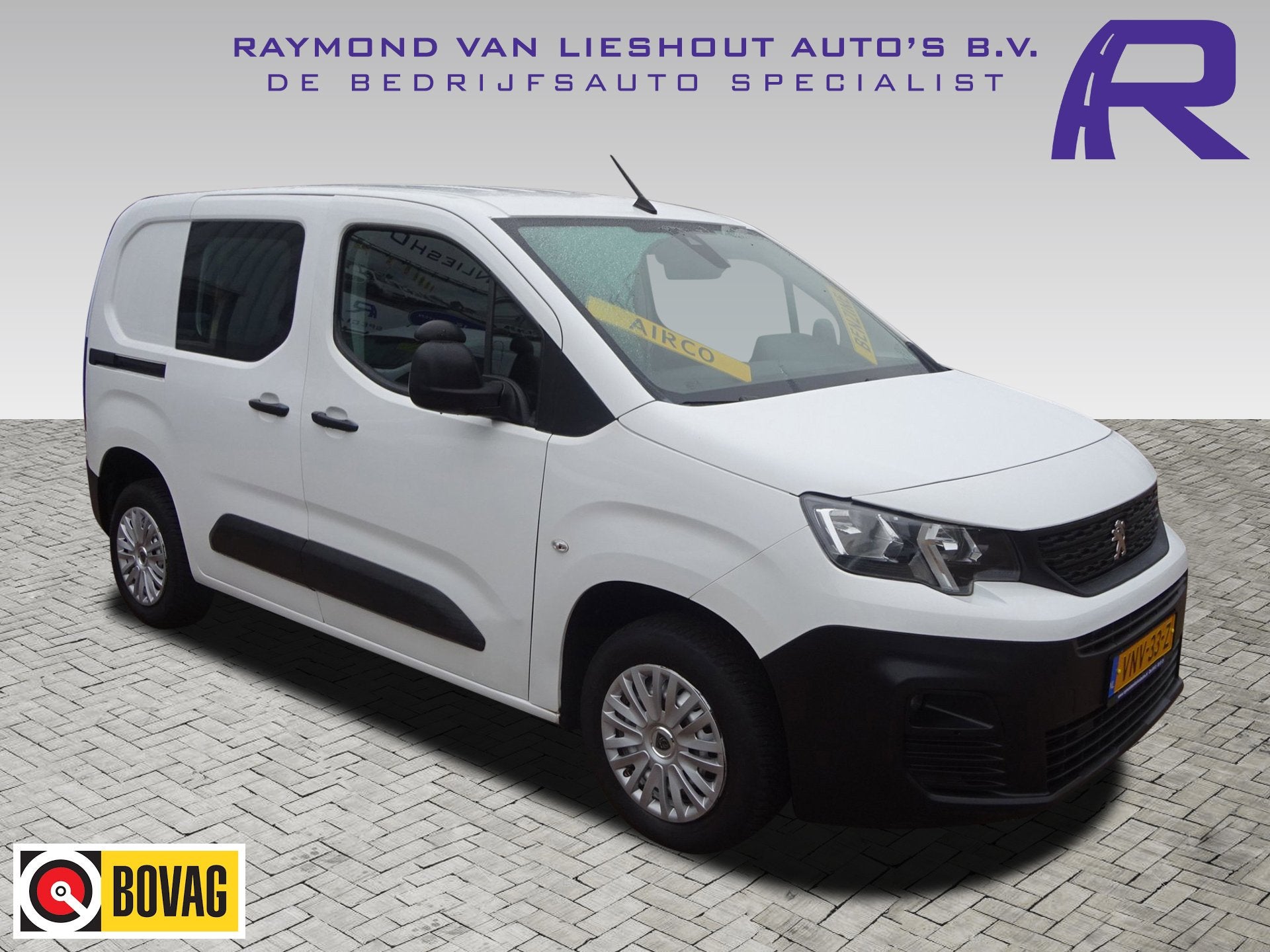 Peugeot Partner 1.2 PureTech Pro BENZINE AIRCO NAVI CRUISE C, Auto's, Voorwielaandrijving, Dealer onderhouden, 1199 cc, Wit