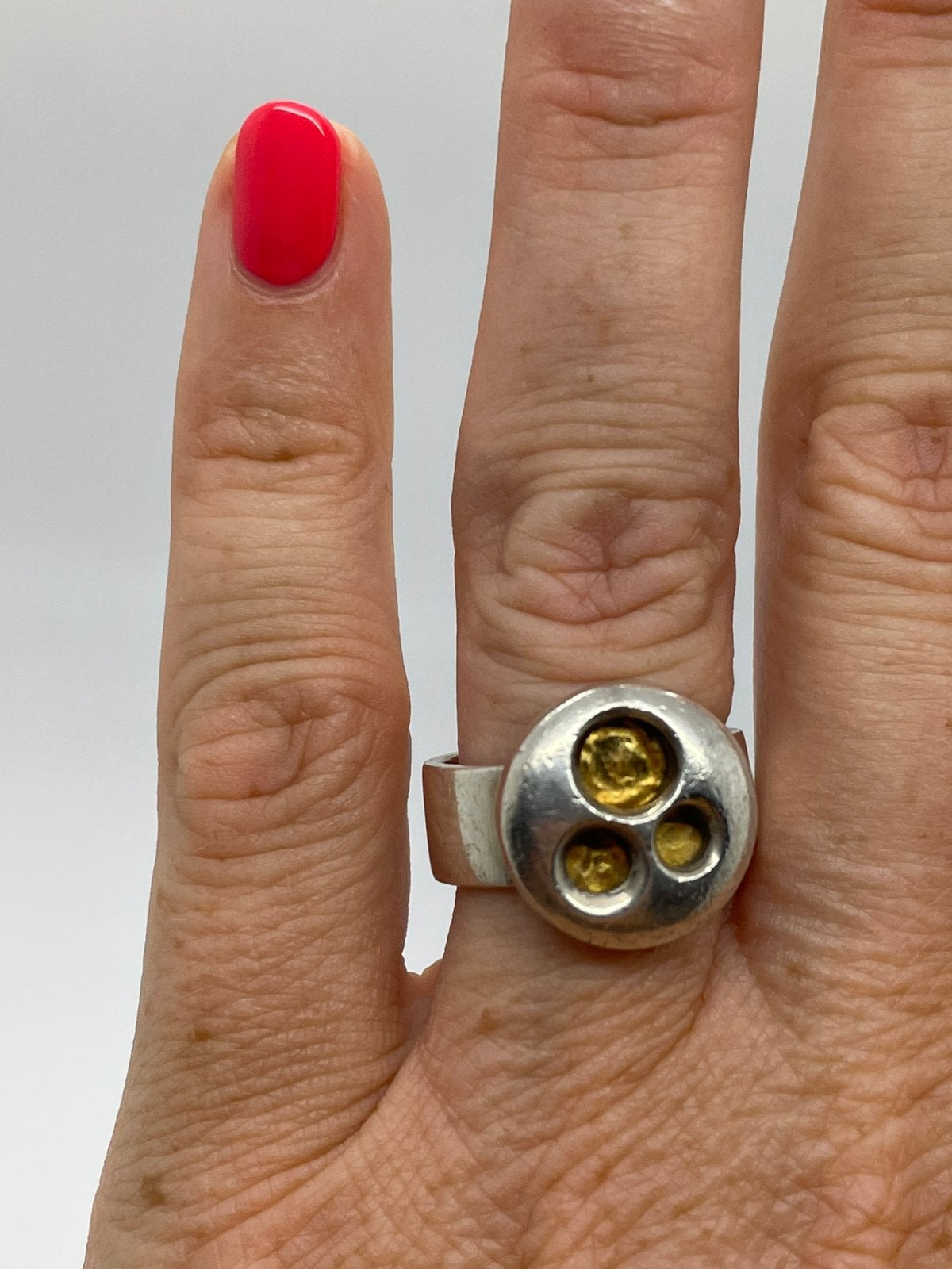 F326 Prachtige zilveren modernist ring 24k goud maat 18, 18 tot 19, Ophalen of Verzenden, X, Dame