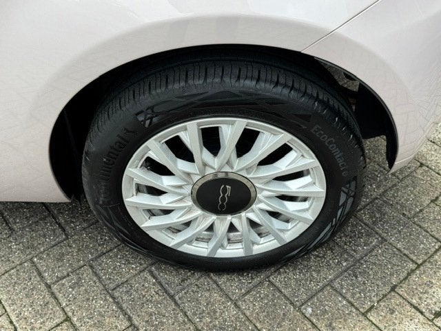 Fiat 500 1.0 Hybrid Dolcevita *carplay *cruise *pano *airco, Auto's, Voorwielaandrijving, Start-stop-systeem, Gebruikt, Zwart