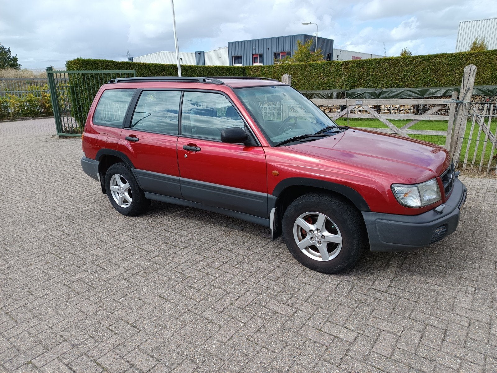 Subaru Forester 2.0 92KW 1998 Rood, Auto's, Subaru, 1994 cc, 125 pk, 1280 kg, 4 cilinders