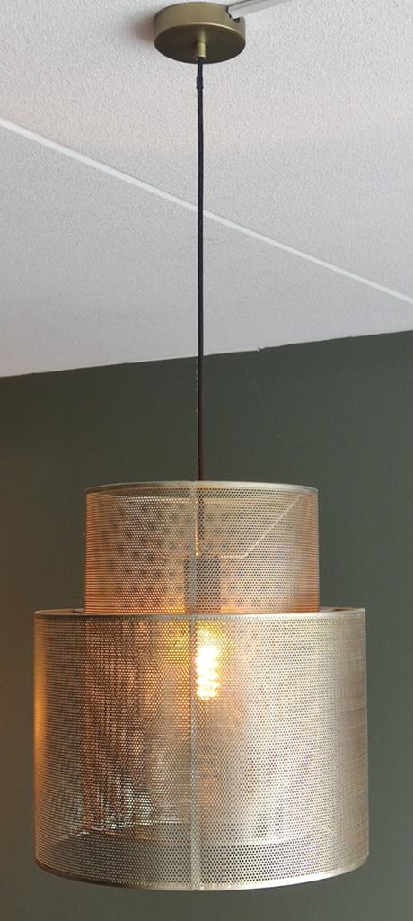 Goudkleurige hanglamp met geperforeerd metaal, Ophalen of Verzenden, Zo goed als nieuw, Metaal, Modern, Industrieel