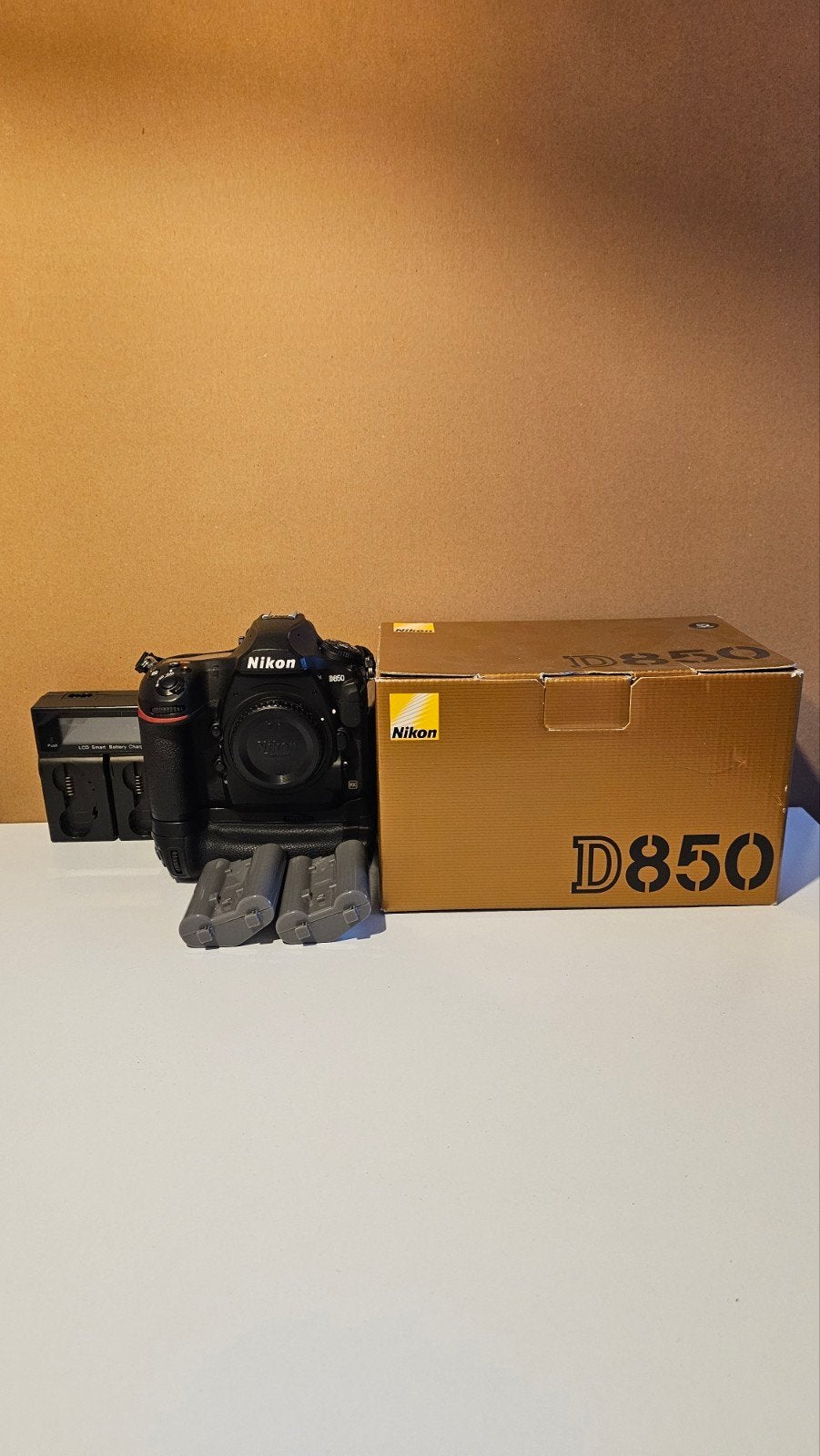 Nikon D850 inclusief batterygrip 2 accu's doos 78500 clicks, Audio, Tv en Foto, Fotocamera's Digitaal, Ophalen, Gebruikt, Spiegelreflex