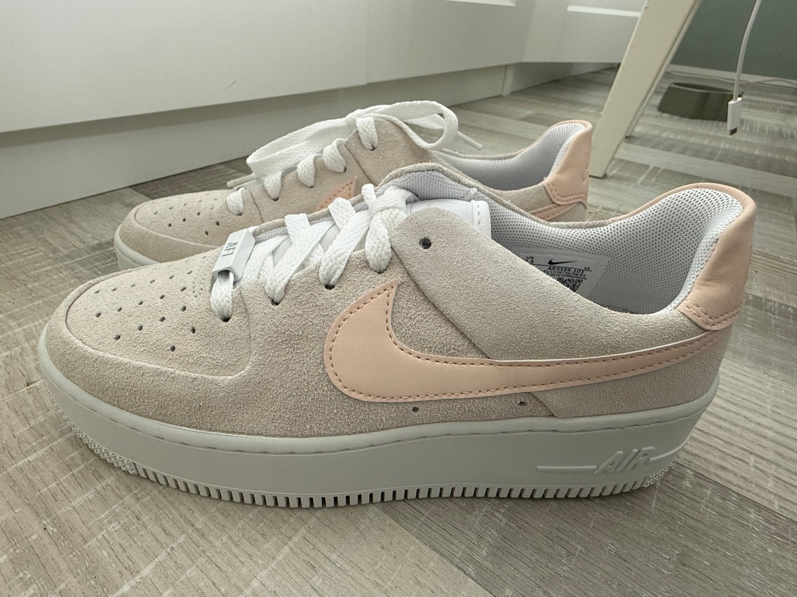 Nike Air Force 1 Sage Low - nieuw maat 38,5, Ophalen of Verzenden, Nieuw, Beige, Sneakers of Gympen