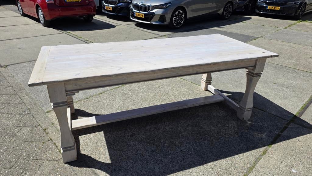 Mooie grote Franse witgebeitste kloostertafel