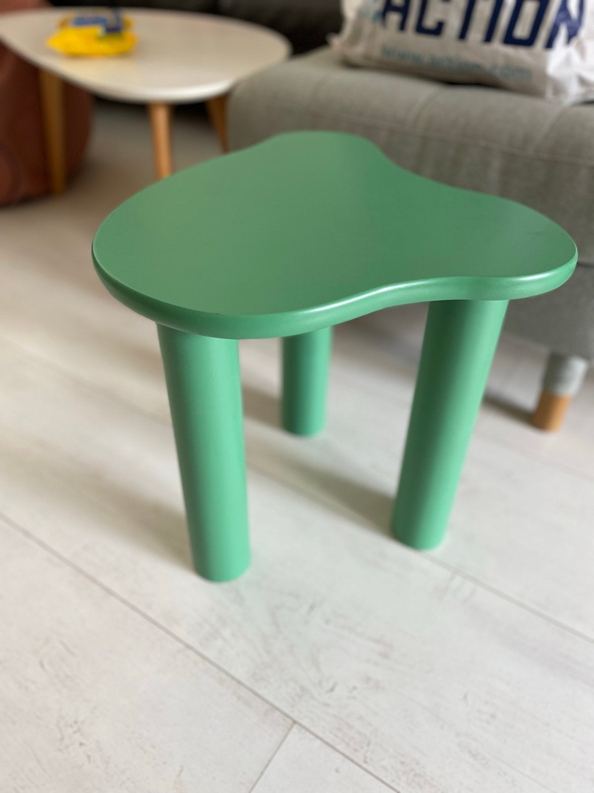 Leuk groen bijzettafeltje met organische vorm, Minder dan 45 cm, Minder dan 55 cm, Gebruikt, Ophalen of Verzenden