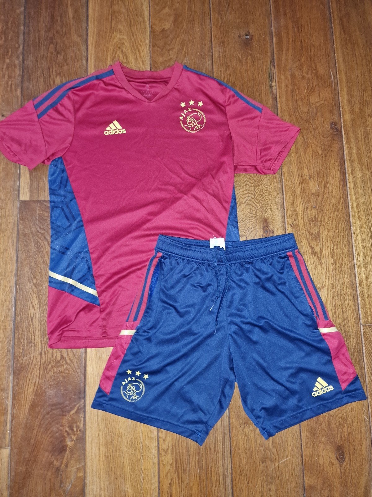 Ajax trainingsset rood/blauw - shirt maat M, broekje maat S, Verzenden, Gebruikt