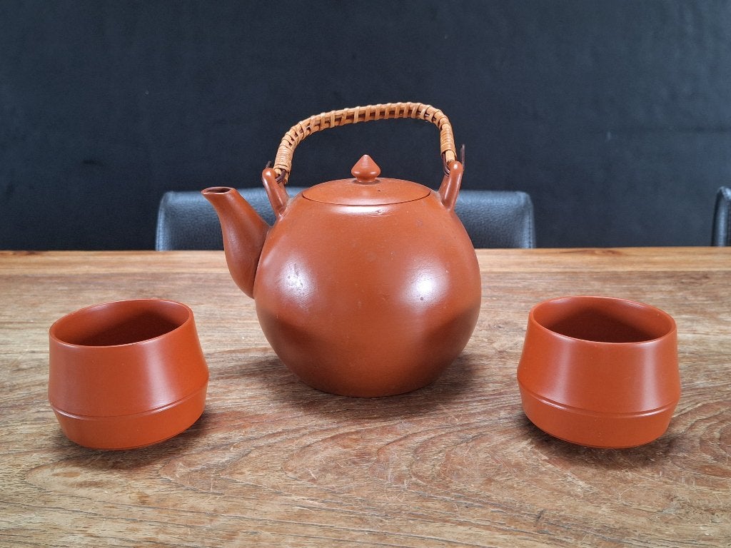vintage Yixing aardewerk theepot trekpot met 2 kommetjes, Ophalen of Verzenden