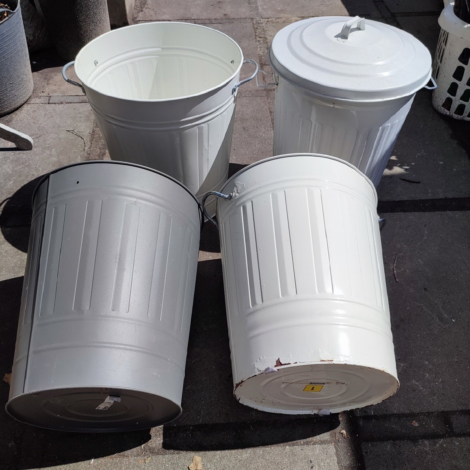 Metalen witte grijze grote emmer / bus / prullenbak  / ton, Ophalen, Kunststof, Met deksel