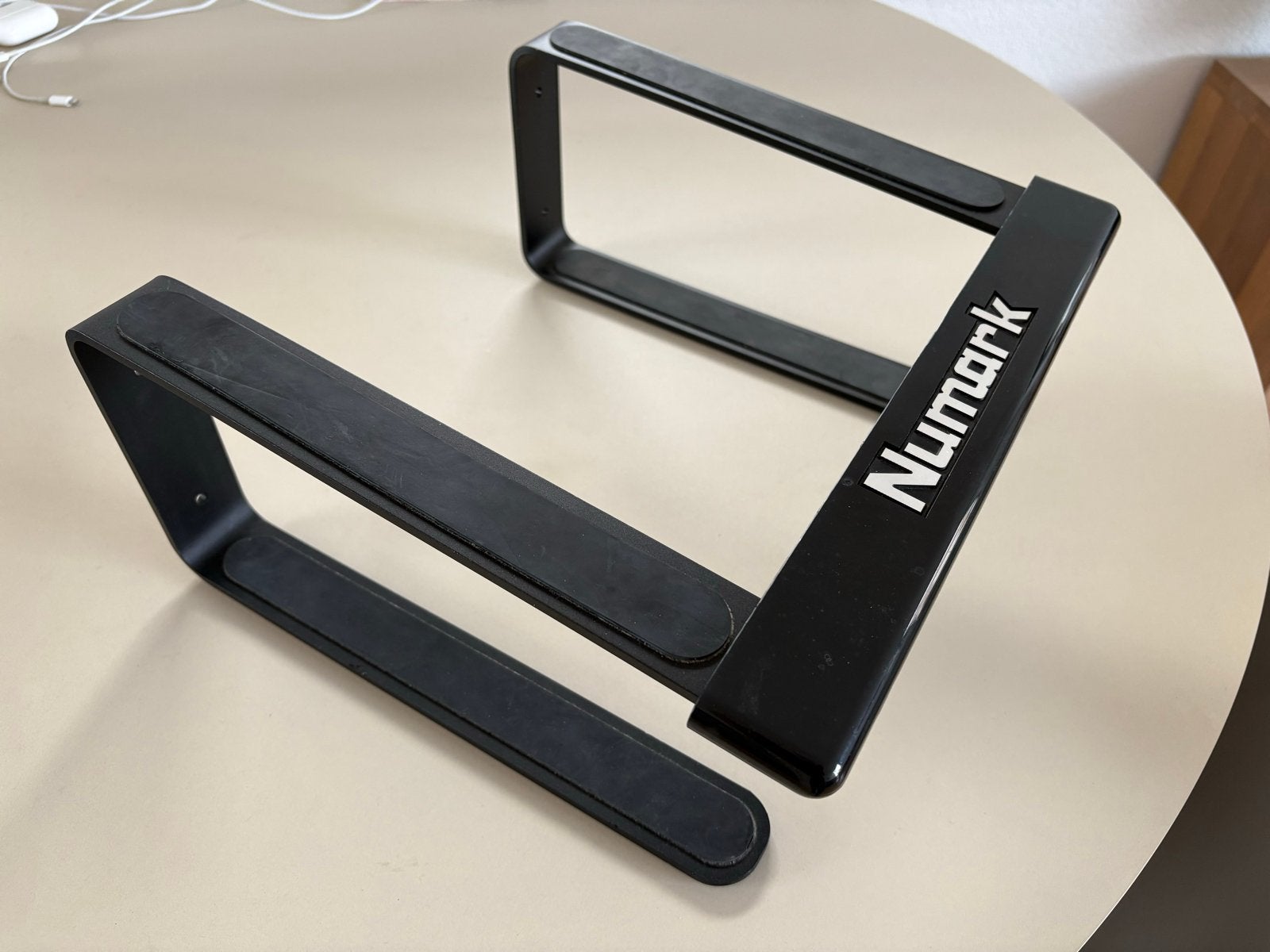 Numark Laptop Stand - Draagbaar en Stevig, Verzenden, Zo goed als nieuw