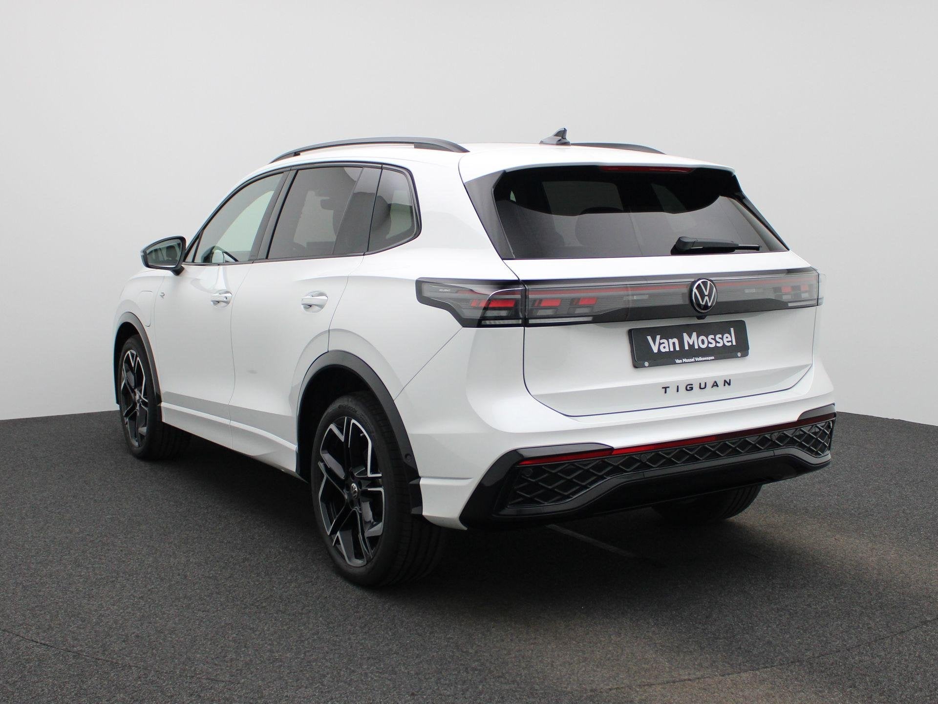 Volkswagen Tiguan 1.5 eHybrid R-Line Edition 272 PK| Panoram, 12 maanden, 4 cilinders, 150 min, Wit