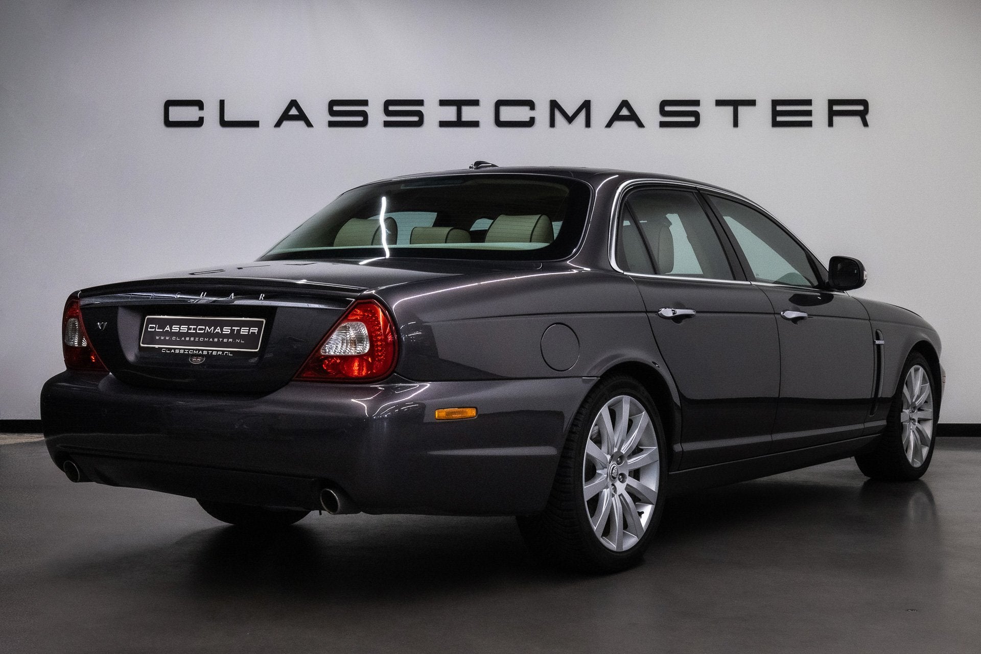 Jaguar XJ 3.5 V8 Executive YOUNGTIMER ! (bj 2007, automaat), Automaat, Achterwielaandrijving, Gebruikt, 258 pk
