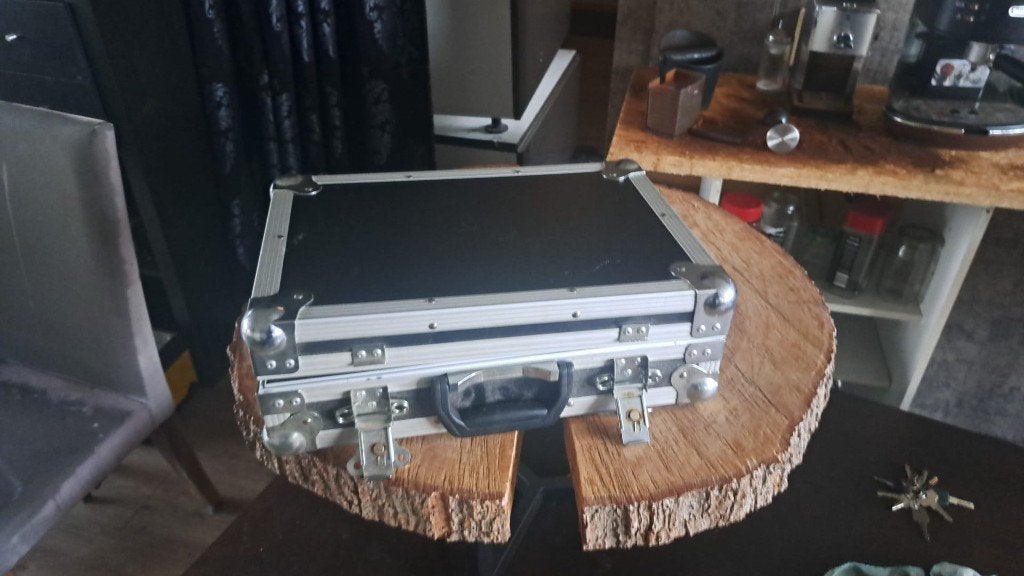 Universele aluminium opbergkoffer met schuiminterieur, Ophalen, Gebruikt, Overige instrumenten, Flightcase