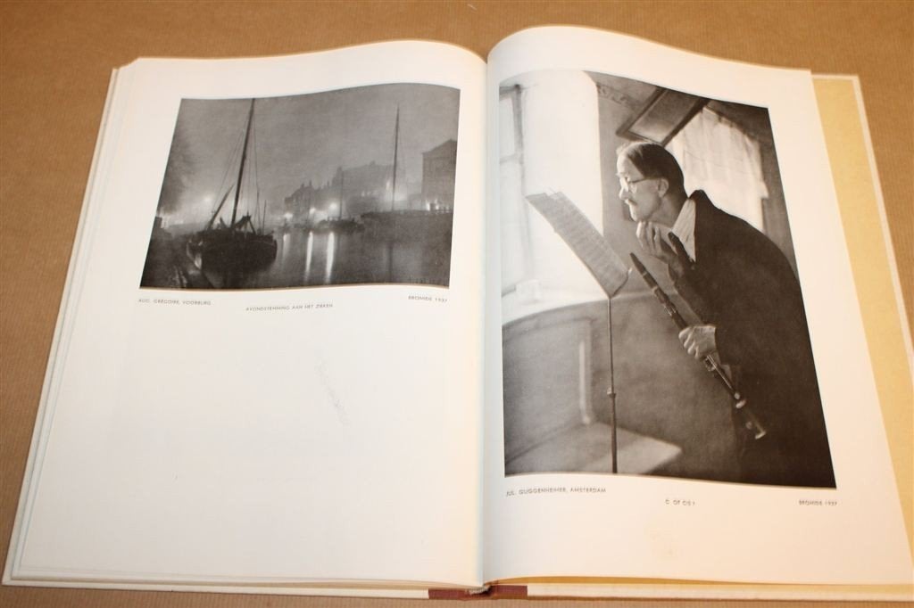Honderd Jaar Fotografie — Vintage Boek Fotokunst 1948, Ophalen of Verzenden, Gelezen, Fotografen
