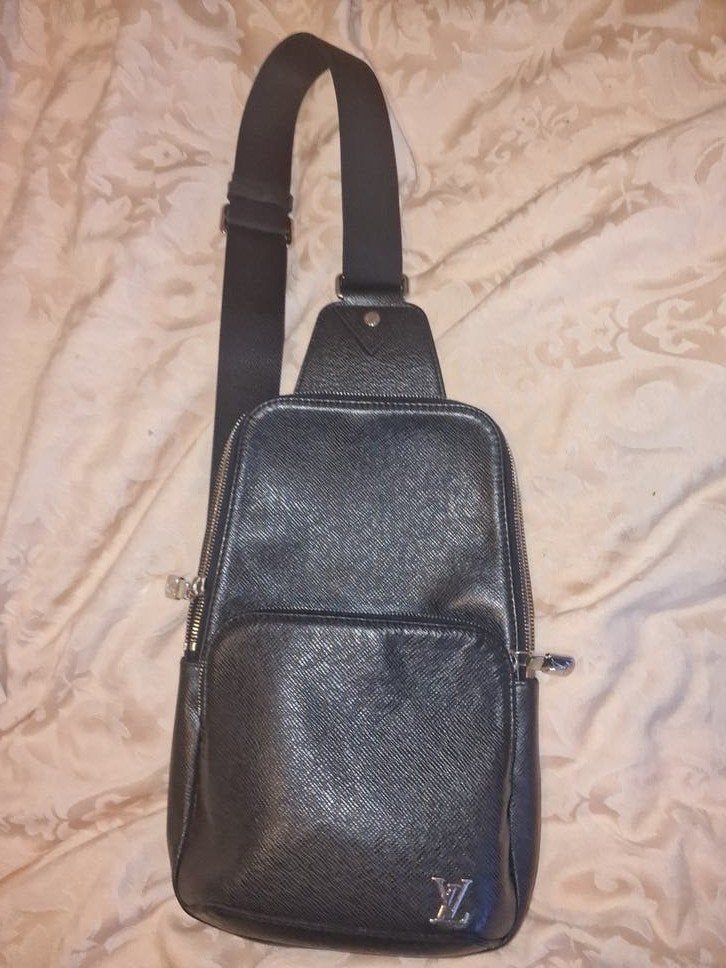 Louis Vuitton Avenue Shoulder Bag - Zo goed als nieuw, Ophalen of Verzenden, Zo goed als nieuw, Zwart, Schoudertasje