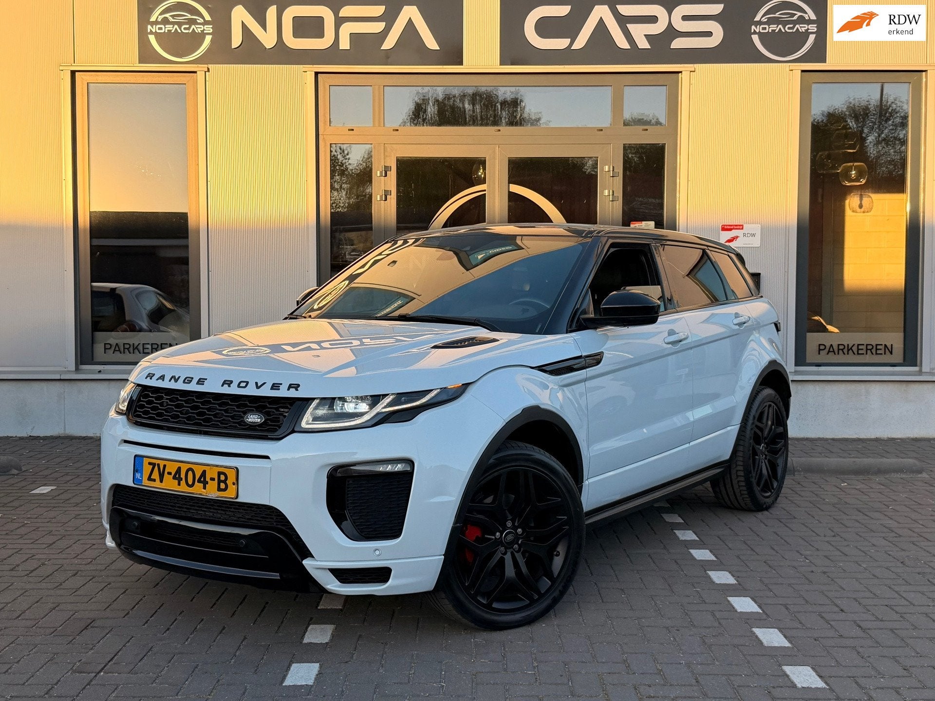 Land Rover Range Rover Evoque 2.0 Si4 Autobiography, Auto's, 4 cilinders, Met garantie (alle), Wit, Leder