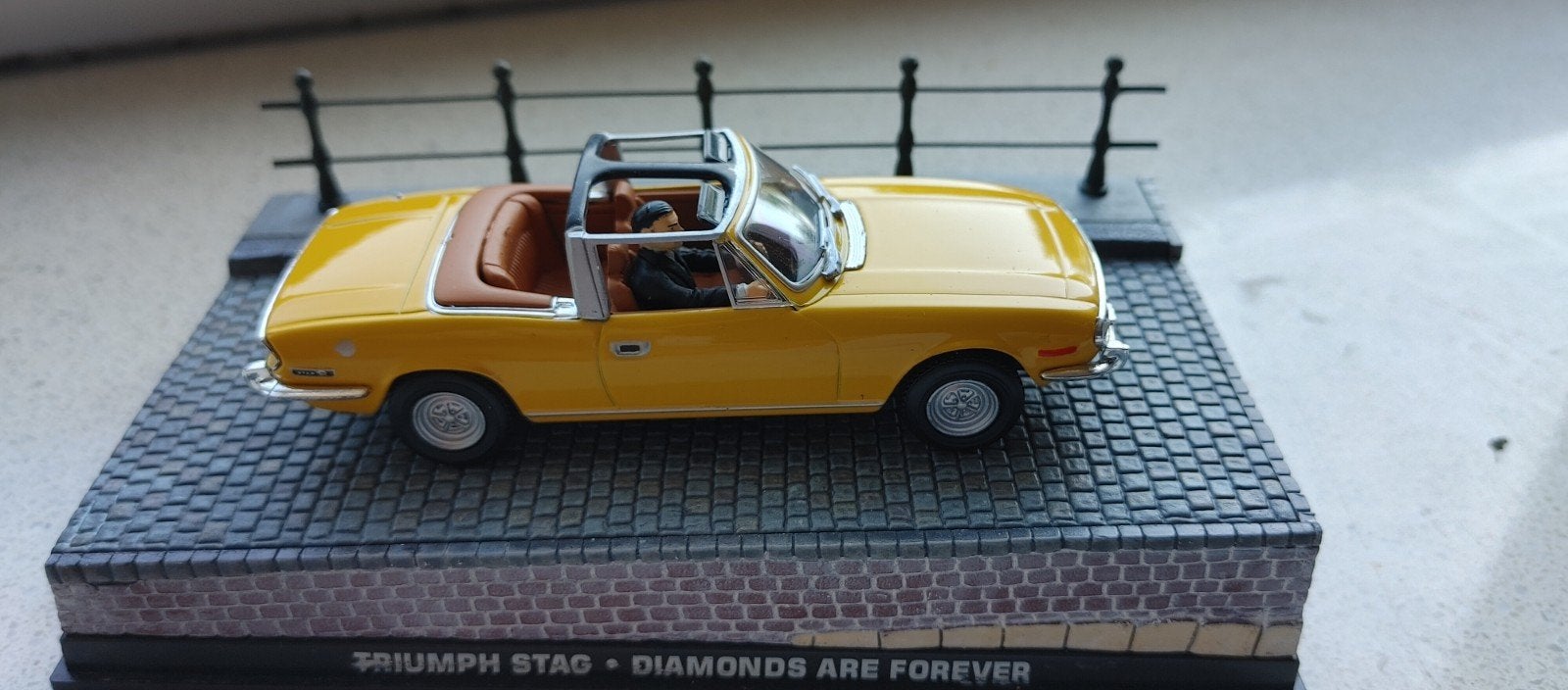 James bond Collection 1:43 triumph stag, Verzenden, Zo goed als nieuw, Auto, Overige merken