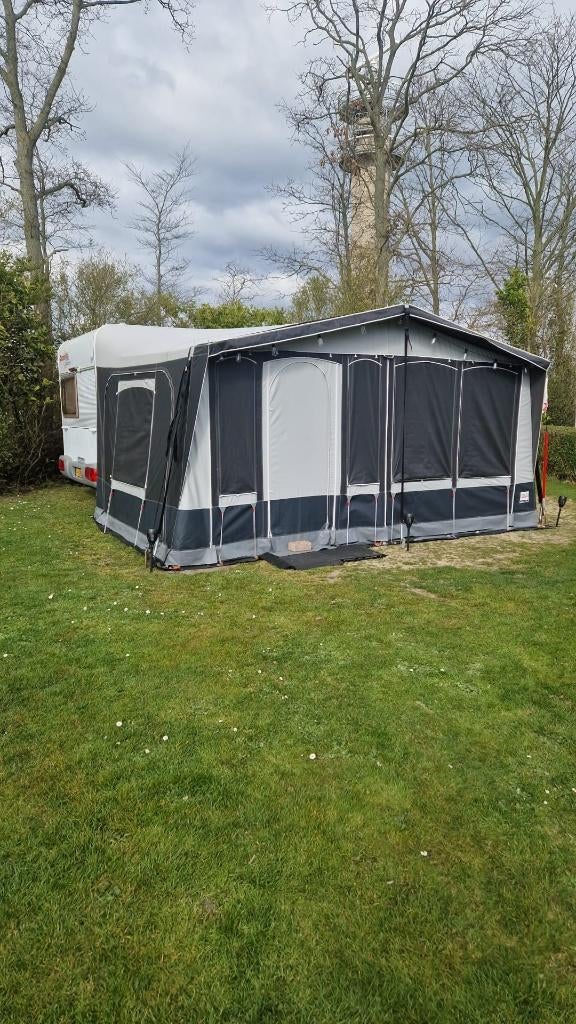 Dethleffs Camper 2003 Voortent en luifel Direct Kampeerklaar, Caravans en Kamperen, Caravans, Vast bed, Kachel, Treinzit, 750 - 1000 kg