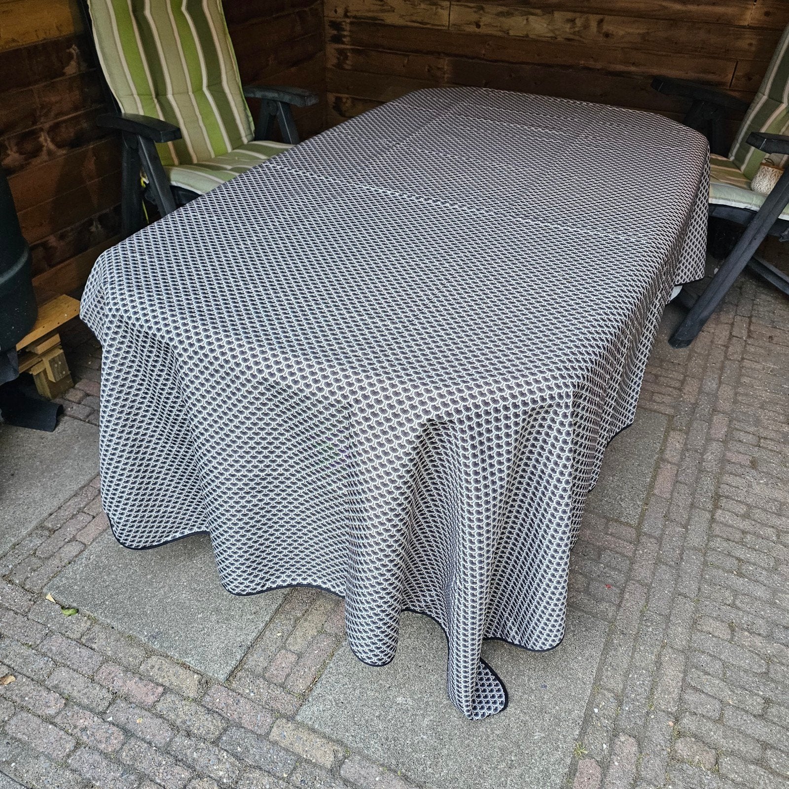 Tafelkleed met Art Deco patroon - Zwart/Wit/Beige, 240 cm, Nieuw, Ophalen of Verzenden, Kunststof
