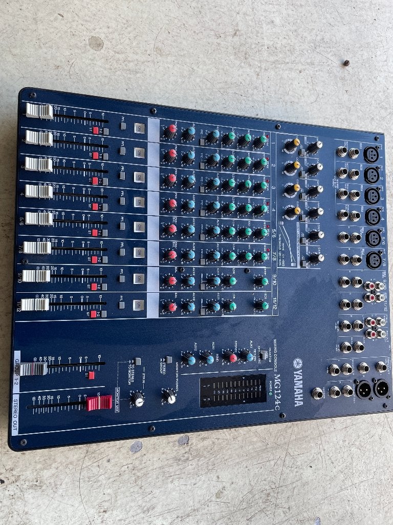 Yamaha MG-124C | 12-kanaals mixer, Ophalen of Verzenden, Gebruikt, 10 tot 20 kanalen, Microfooningang