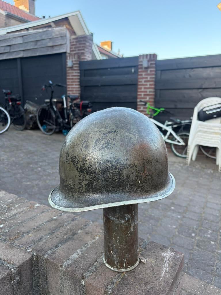 Ww2 us helm fixed bale en slagstempel erin, Ophalen of Verzenden, Amerika, Helm of Baret